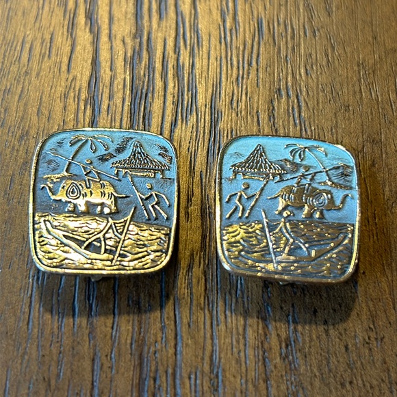 Vintage Asian Themed Clip-On Earrings - Picture 1 of 4